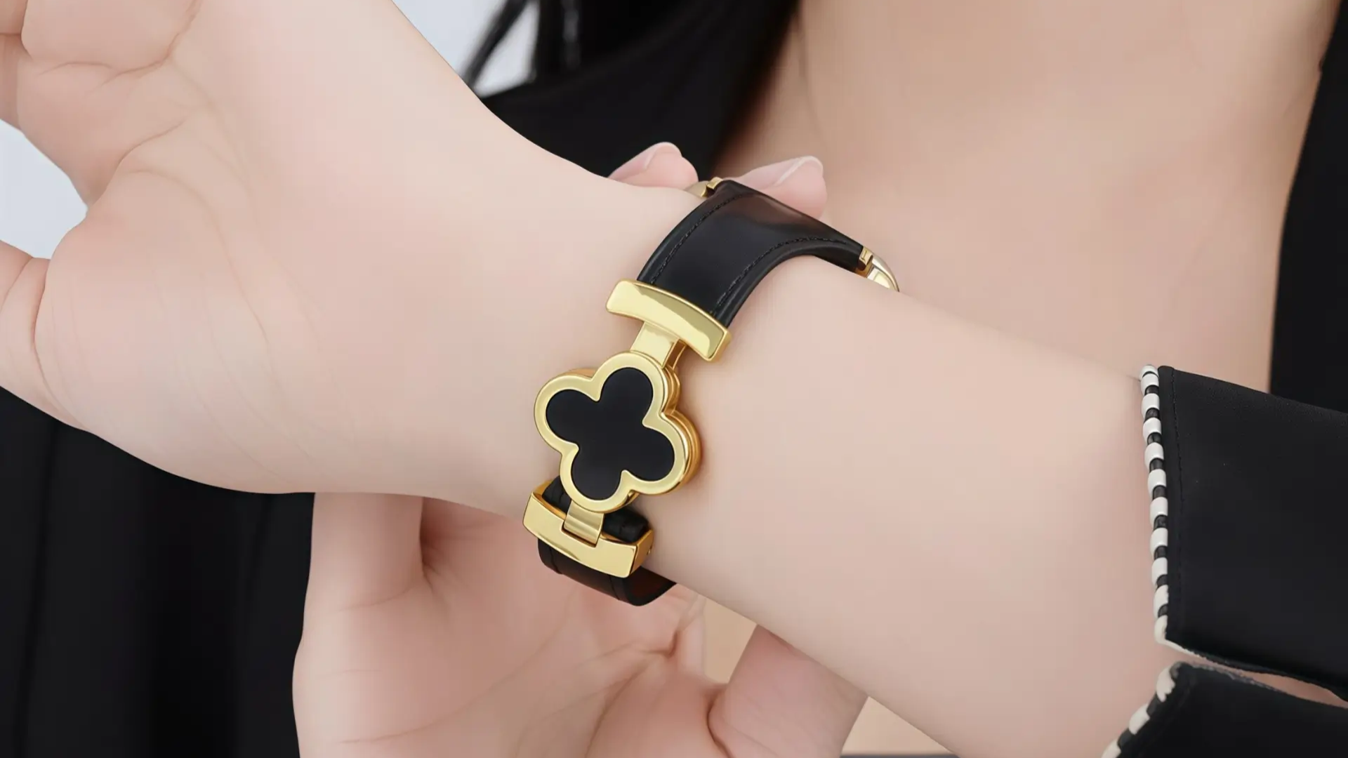 Lucky Flower Leather Strap For Apple Watch