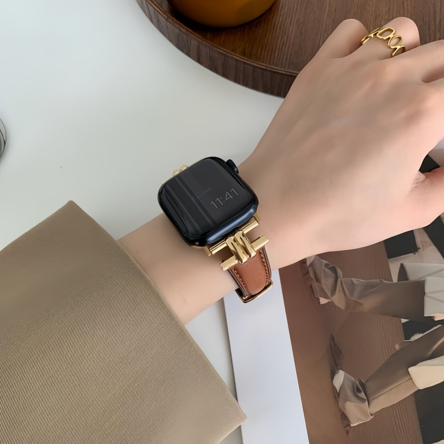 LoofFitU™ Retro Leather Metal Band – Vintage Elegance with a Modern Twist