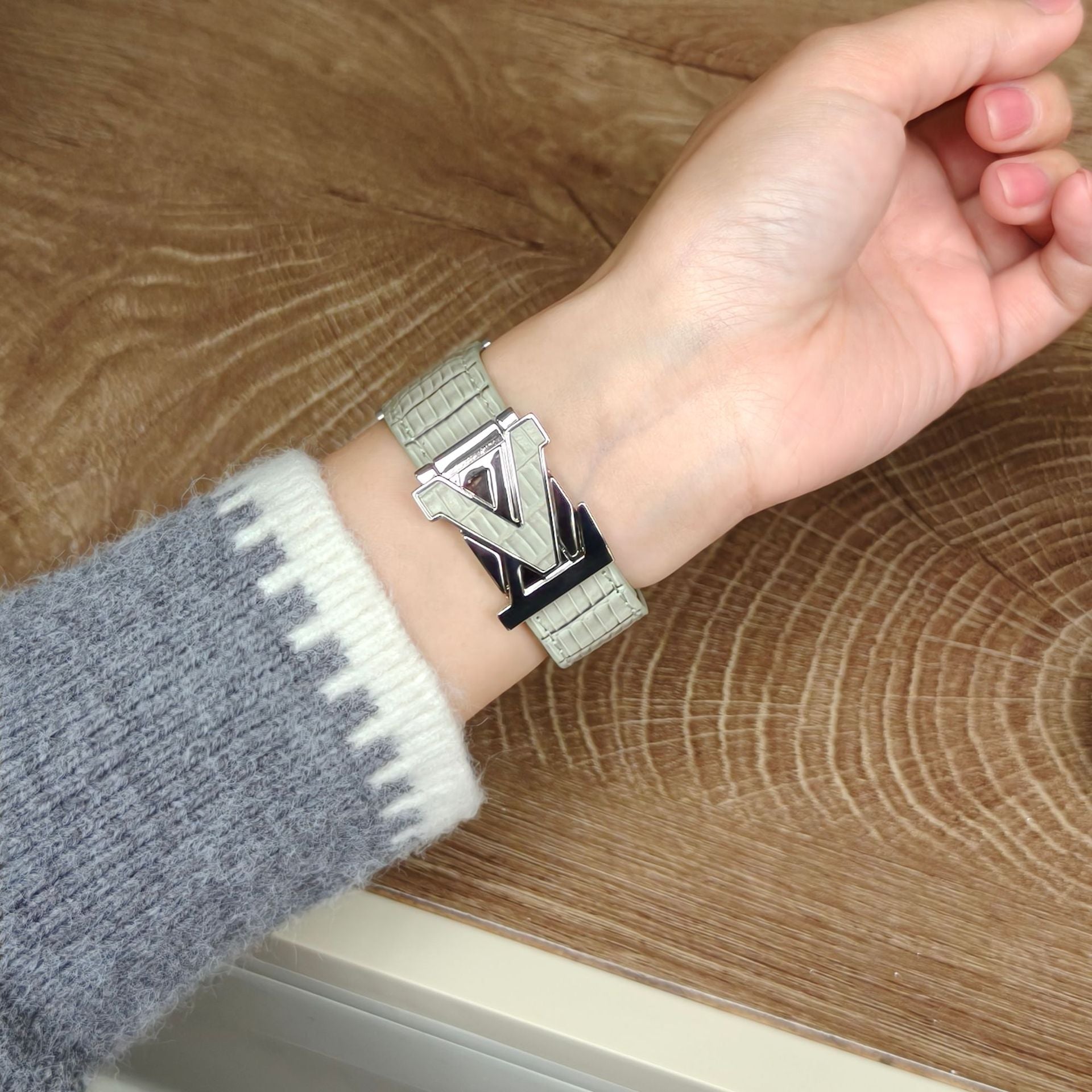 LoofFitU™ Luxuray V-BUCKLE Leather Strap