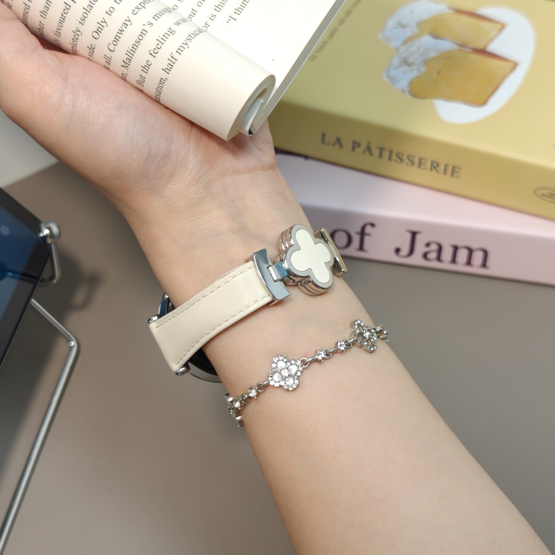 LoofFitU™  Luxury Clover Leather Strap