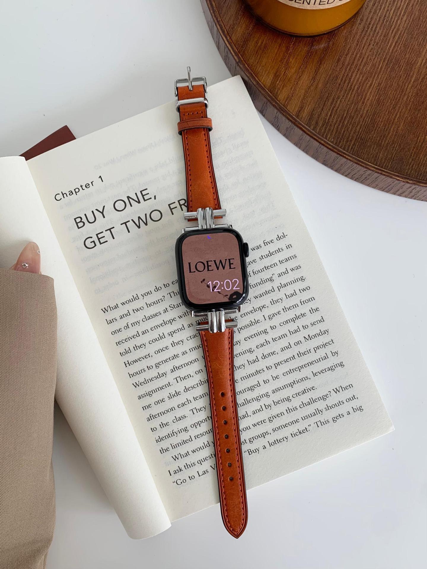 LoofFitU™ Retro Leather Metal Band – Vintage Elegance with a Modern Twist